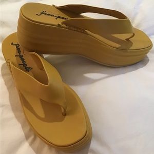 Free People Yellow Platform Leather sandal 38